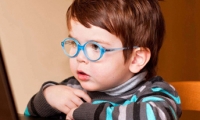 الأطباء يكتشفون السبب الأساسي لقصر البصر لدى الأطفال